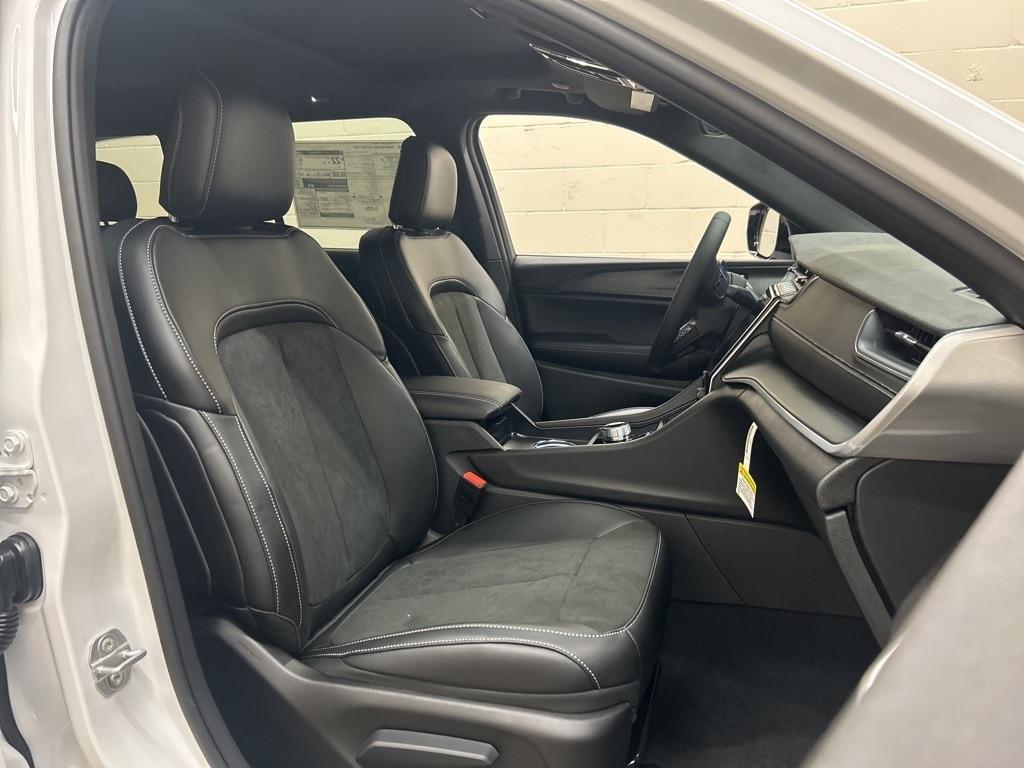 new 2025 Jeep Grand Cherokee car, priced at $40,693