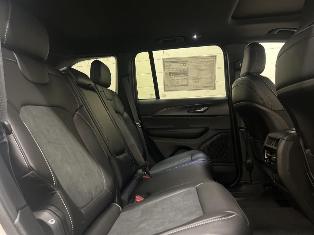 new 2025 Jeep Grand Cherokee car, priced at $40,693