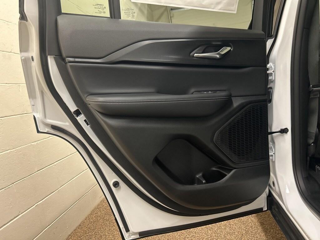 new 2025 Jeep Grand Cherokee car, priced at $40,693