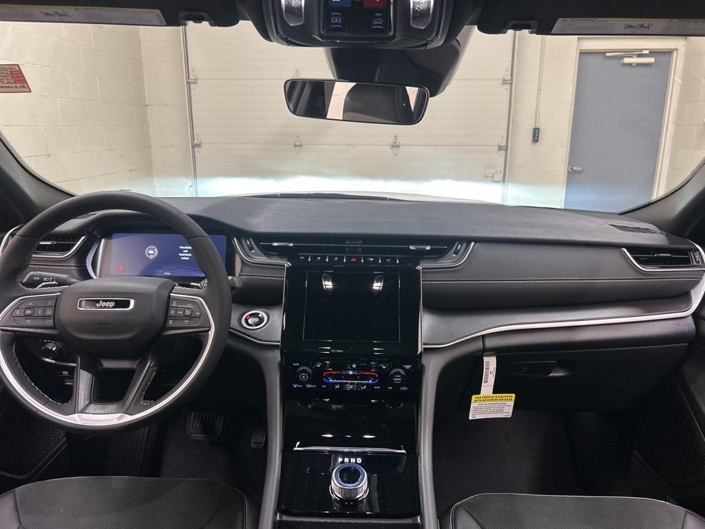 new 2025 Jeep Grand Cherokee car, priced at $40,693