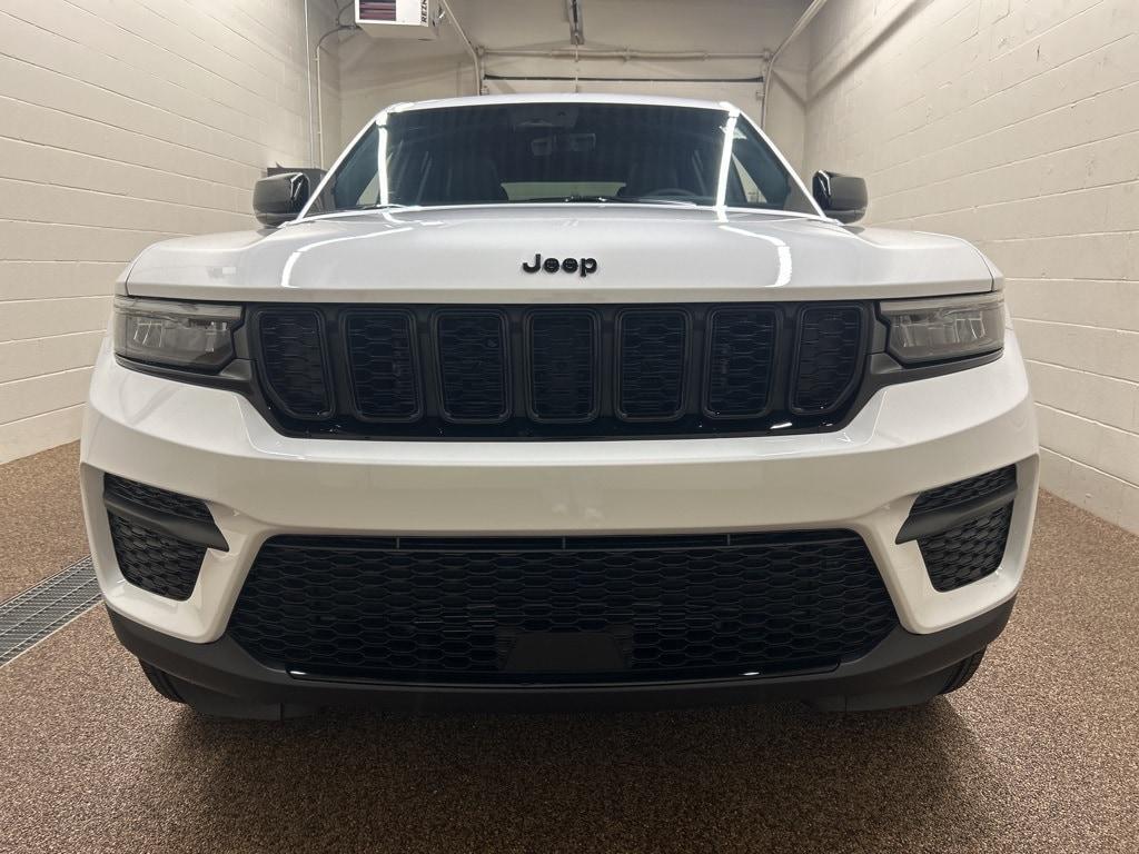 new 2025 Jeep Grand Cherokee car, priced at $40,693