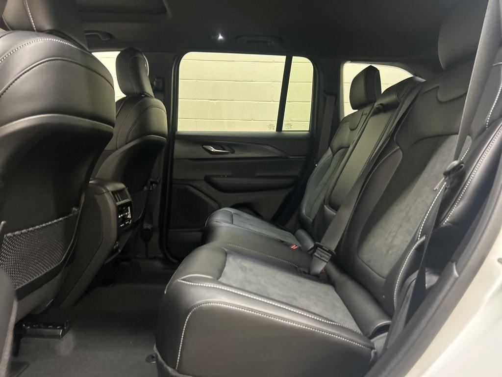 new 2025 Jeep Grand Cherokee car, priced at $40,693