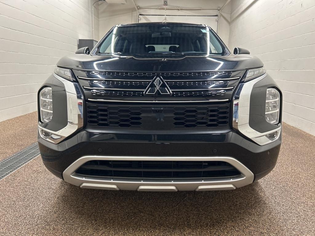 used 2024 Mitsubishi Outlander car, priced at $27,000