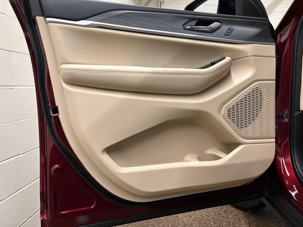 new 2025 Jeep Grand Cherokee car, priced at $44,751