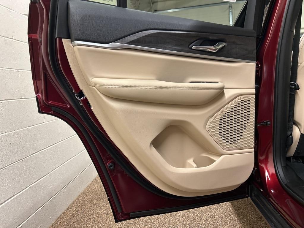 new 2025 Jeep Grand Cherokee car, priced at $44,751