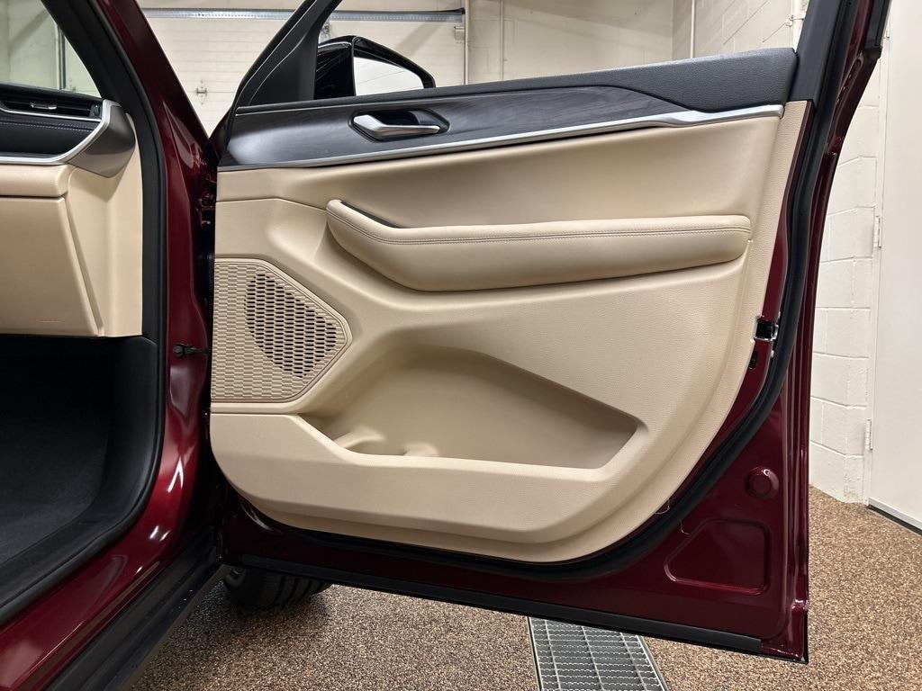 new 2025 Jeep Grand Cherokee car, priced at $44,751