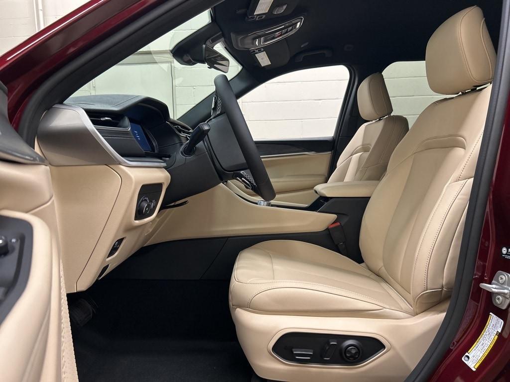 new 2025 Jeep Grand Cherokee car, priced at $44,751