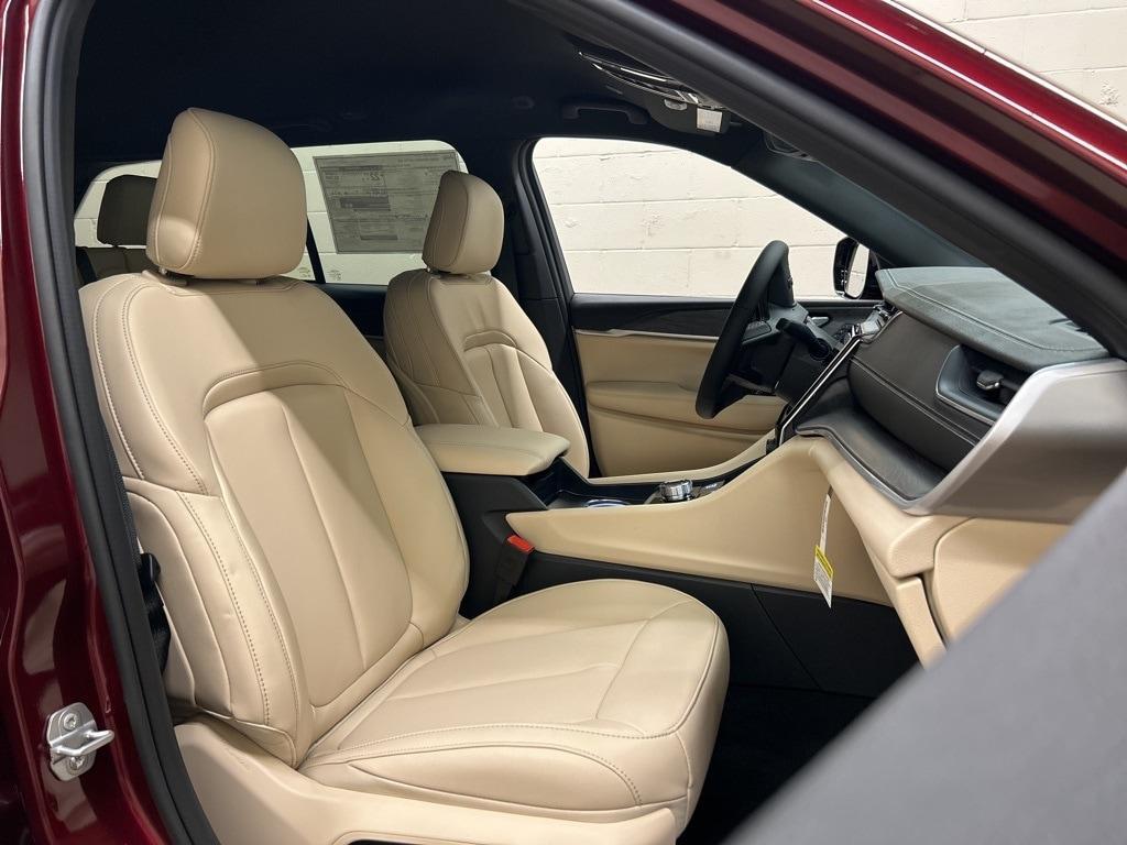 new 2025 Jeep Grand Cherokee car, priced at $44,751