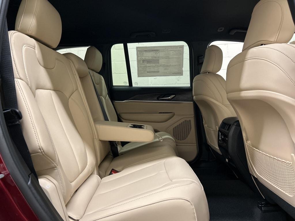 new 2025 Jeep Grand Cherokee car, priced at $44,751