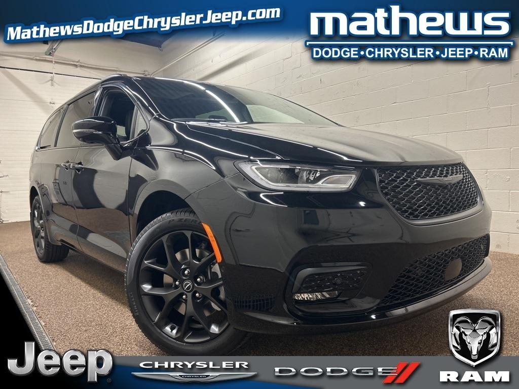 new 2025 Chrysler Pacifica car, priced at $54,667