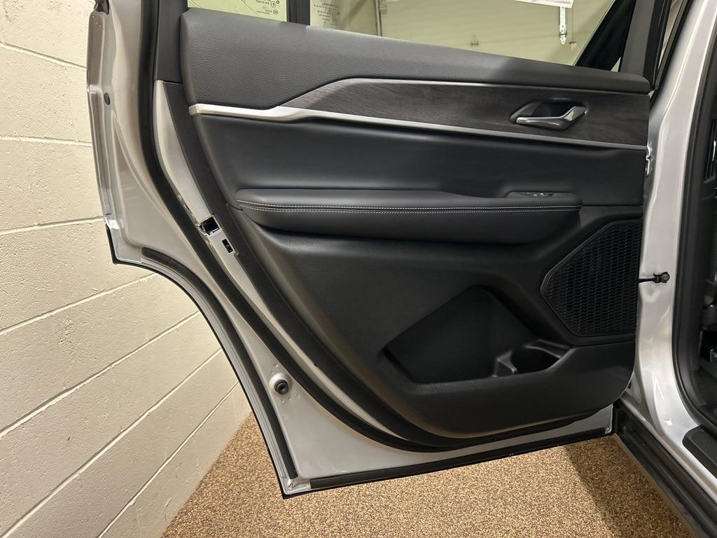 new 2025 Jeep Grand Cherokee L car