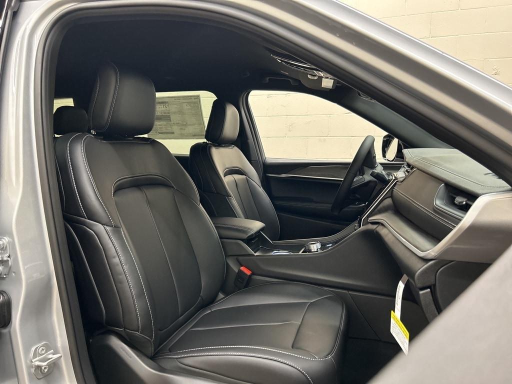 new 2025 Jeep Grand Cherokee L car