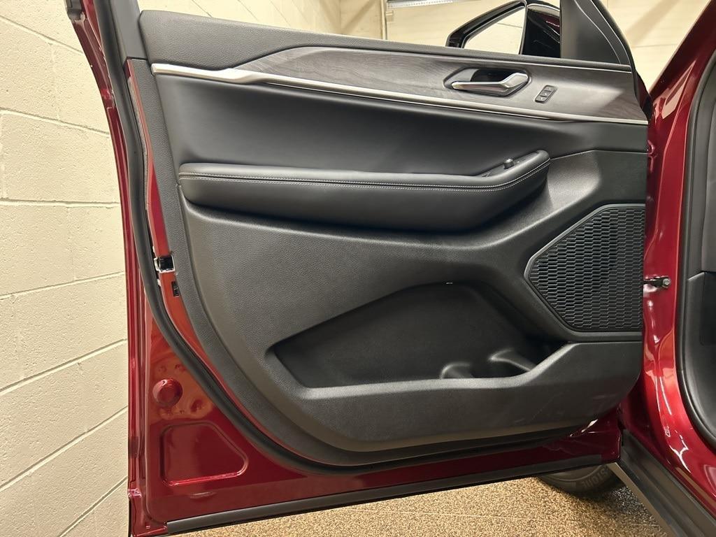 new 2025 Jeep Grand Cherokee L car