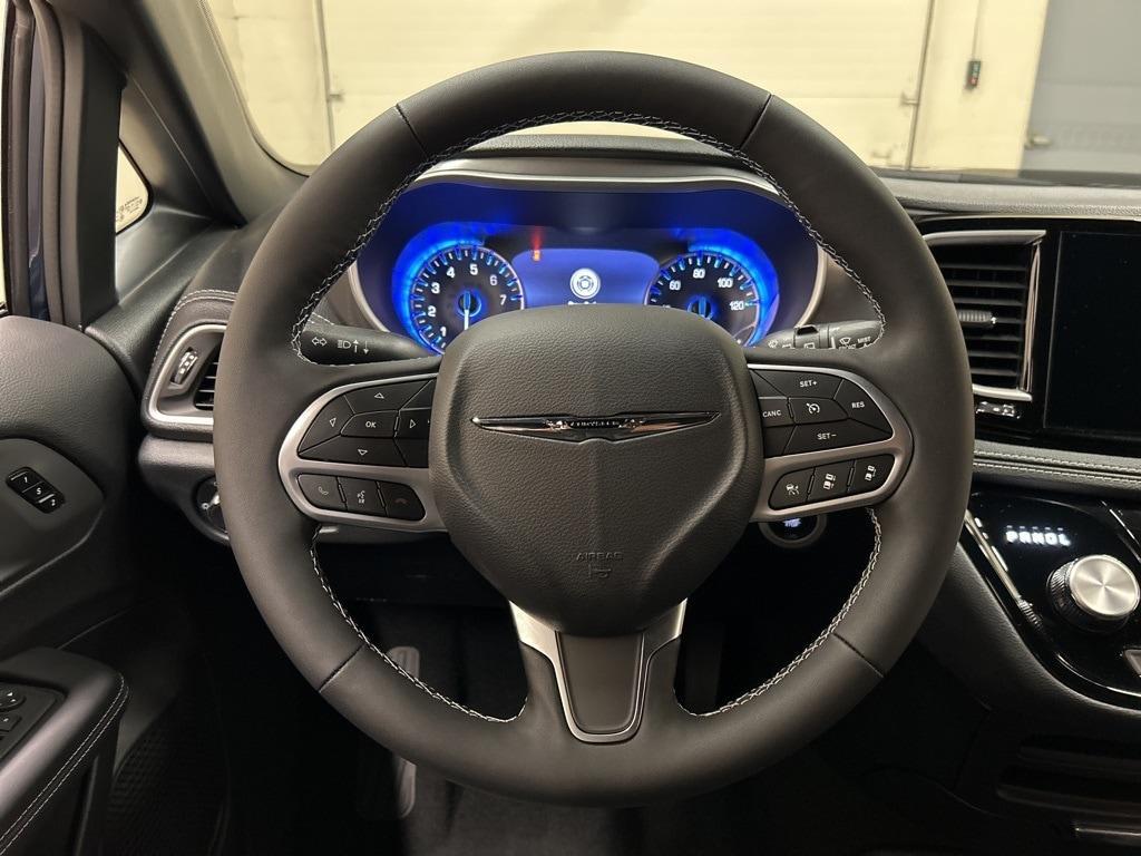 new 2025 Chrysler Pacifica car, priced at $42,020