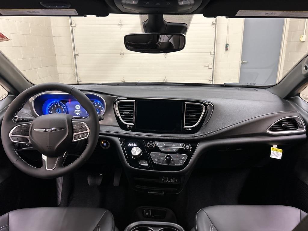 new 2025 Chrysler Pacifica car, priced at $42,020