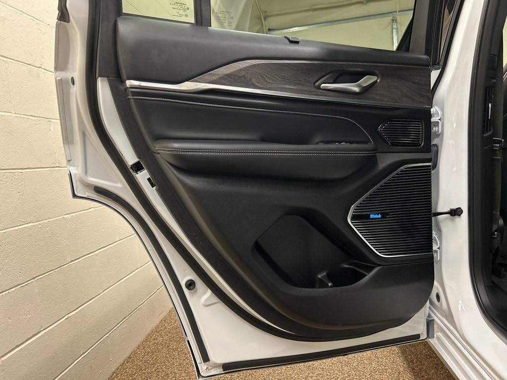 used 2022 Jeep Grand Cherokee car, priced at $33,000