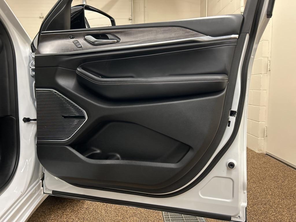 used 2022 Jeep Grand Cherokee car, priced at $33,000