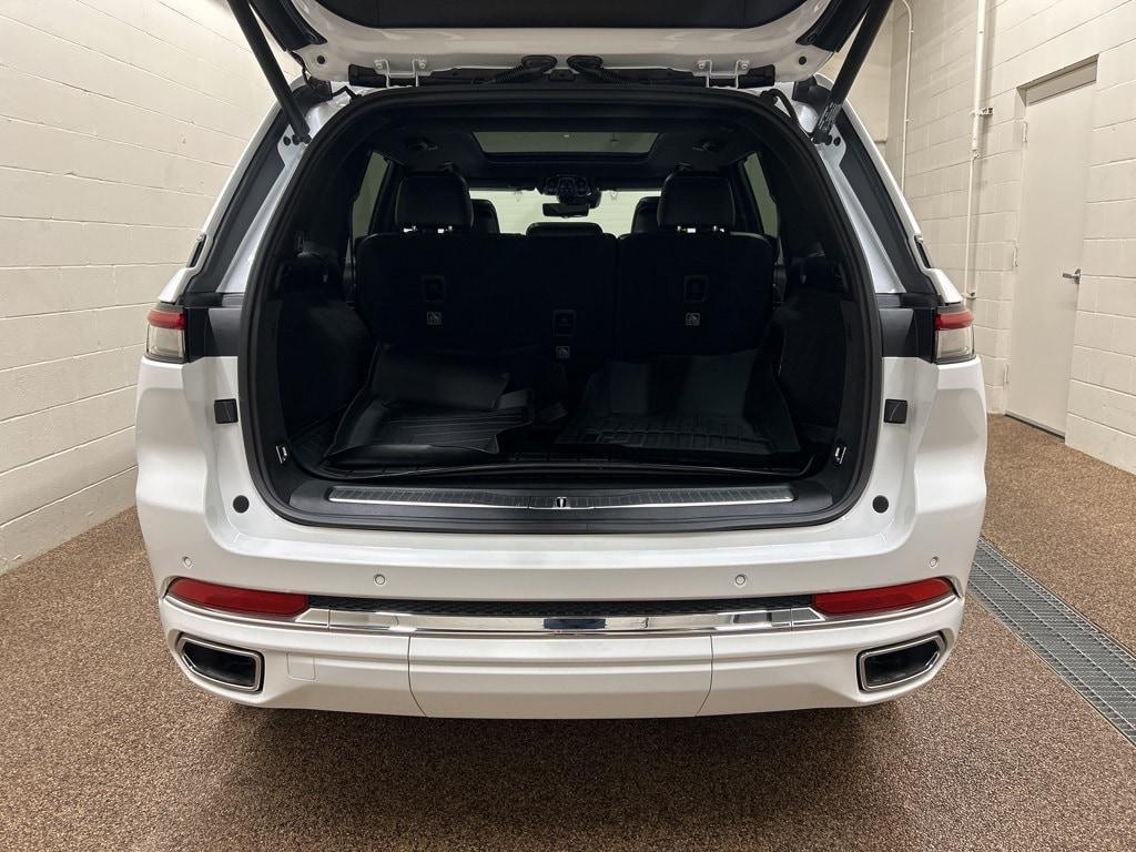 used 2022 Jeep Grand Cherokee car, priced at $33,000