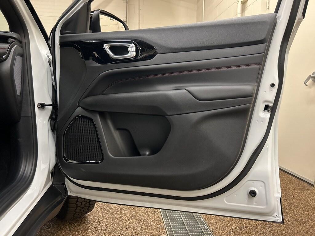 new 2026 Jeep Compass car, priced at $32,256