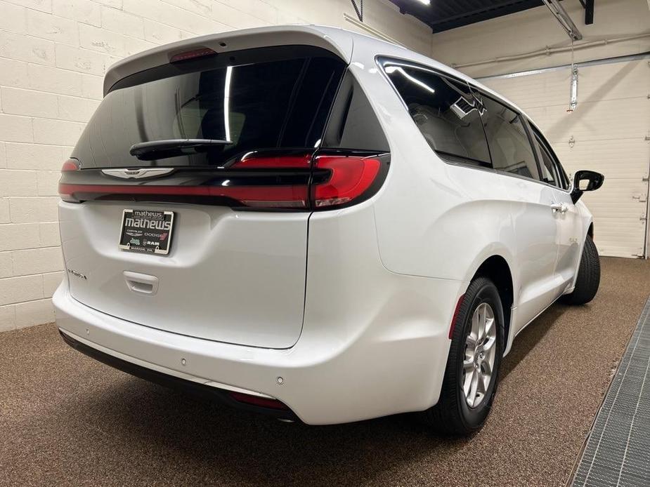 new 2024 Chrysler Pacifica car, priced at $40,811