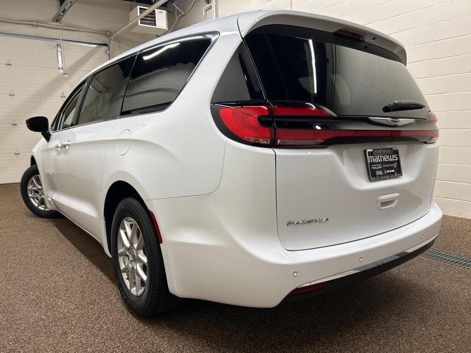 new 2024 Chrysler Pacifica car, priced at $40,811