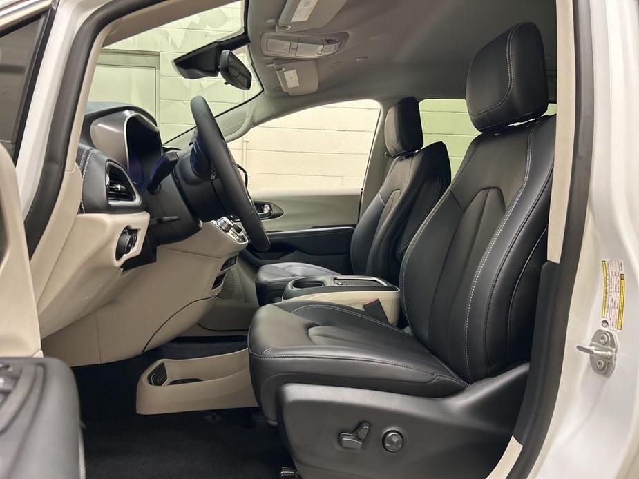 new 2024 Chrysler Pacifica car, priced at $40,811