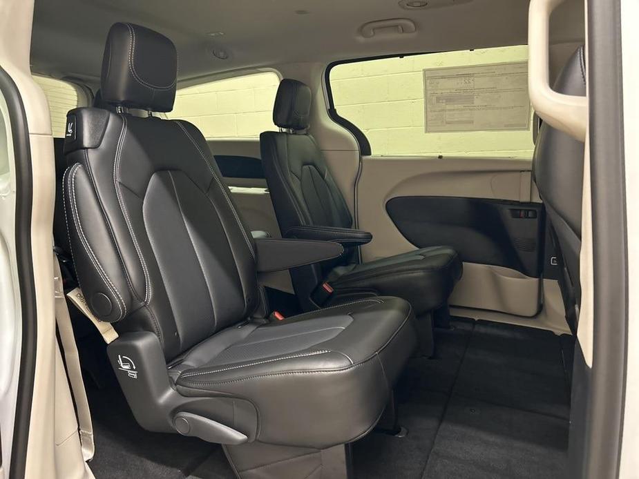 new 2024 Chrysler Pacifica car, priced at $40,811