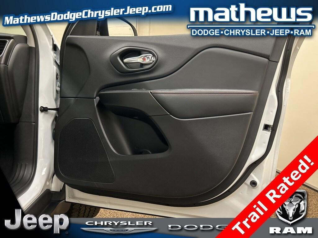 used 2022 Jeep Cherokee car, priced at $29,395
