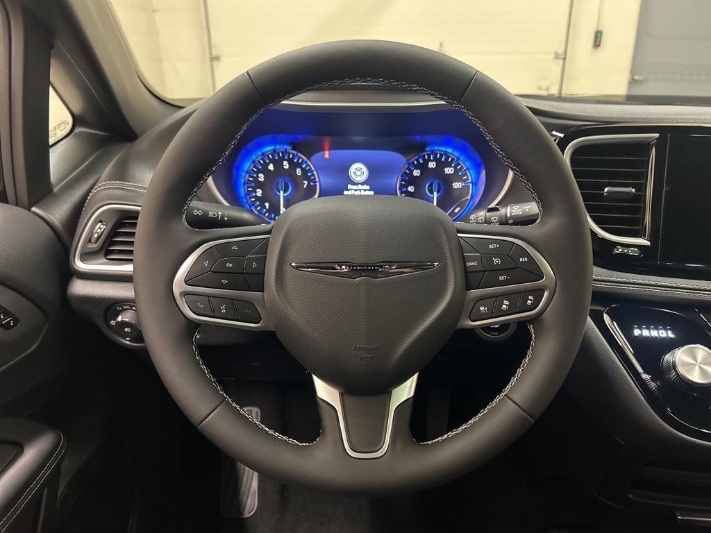 new 2025 Chrysler Pacifica car, priced at $45,989