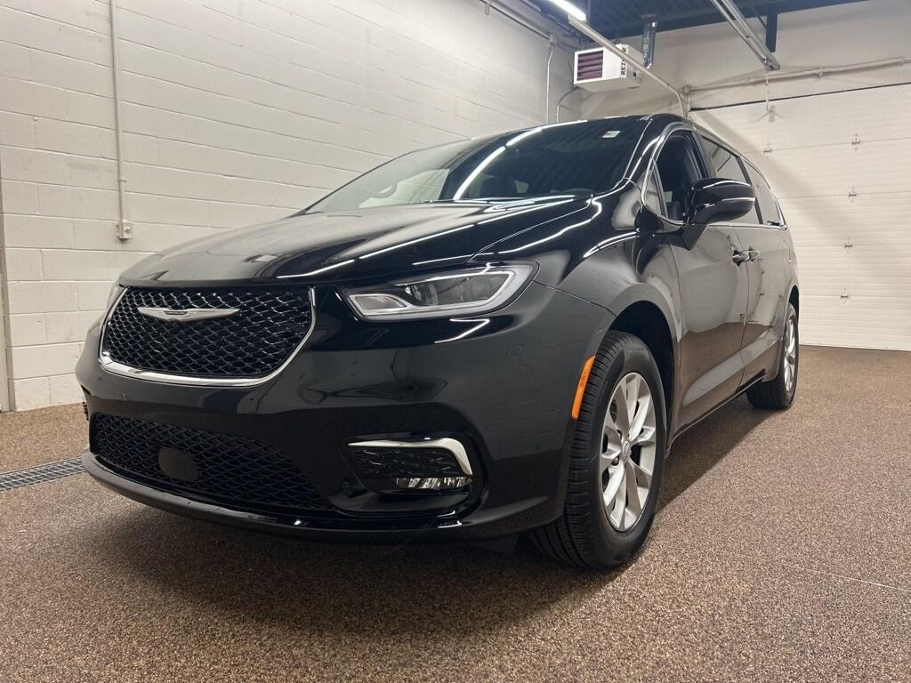 new 2025 Chrysler Pacifica car