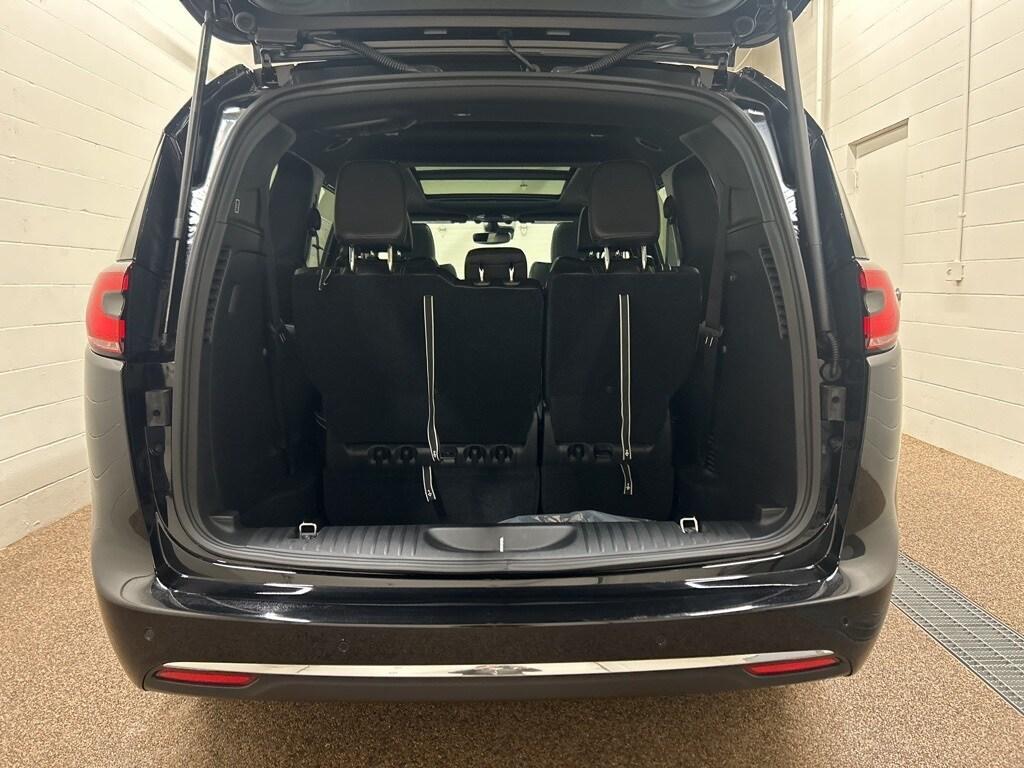 new 2025 Chrysler Pacifica car