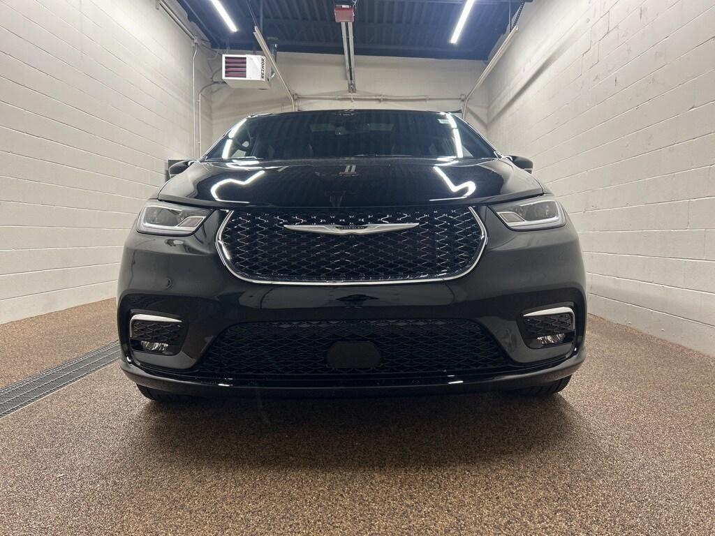 new 2025 Chrysler Pacifica car