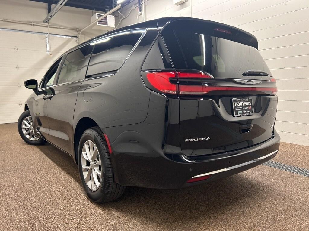 new 2025 Chrysler Pacifica car