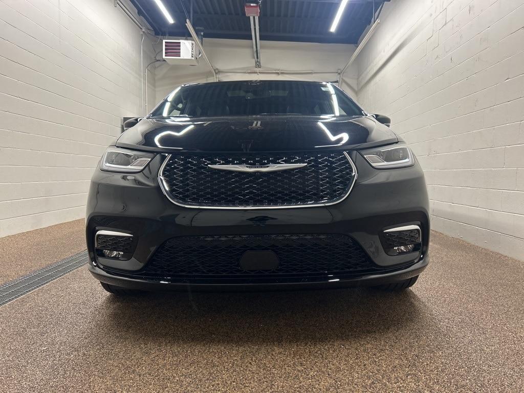 new 2025 Chrysler Pacifica car, priced at $45,989