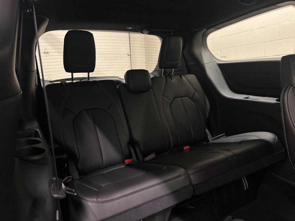 new 2025 Chrysler Pacifica car