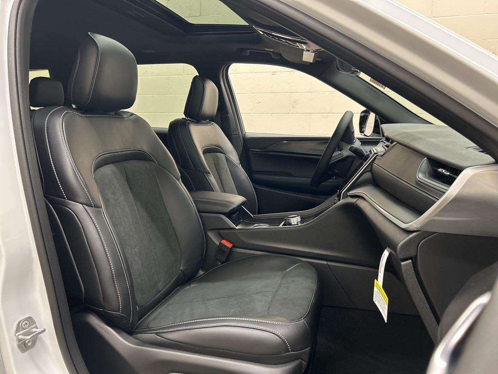 new 2025 Jeep Grand Cherokee L car, priced at $43,632