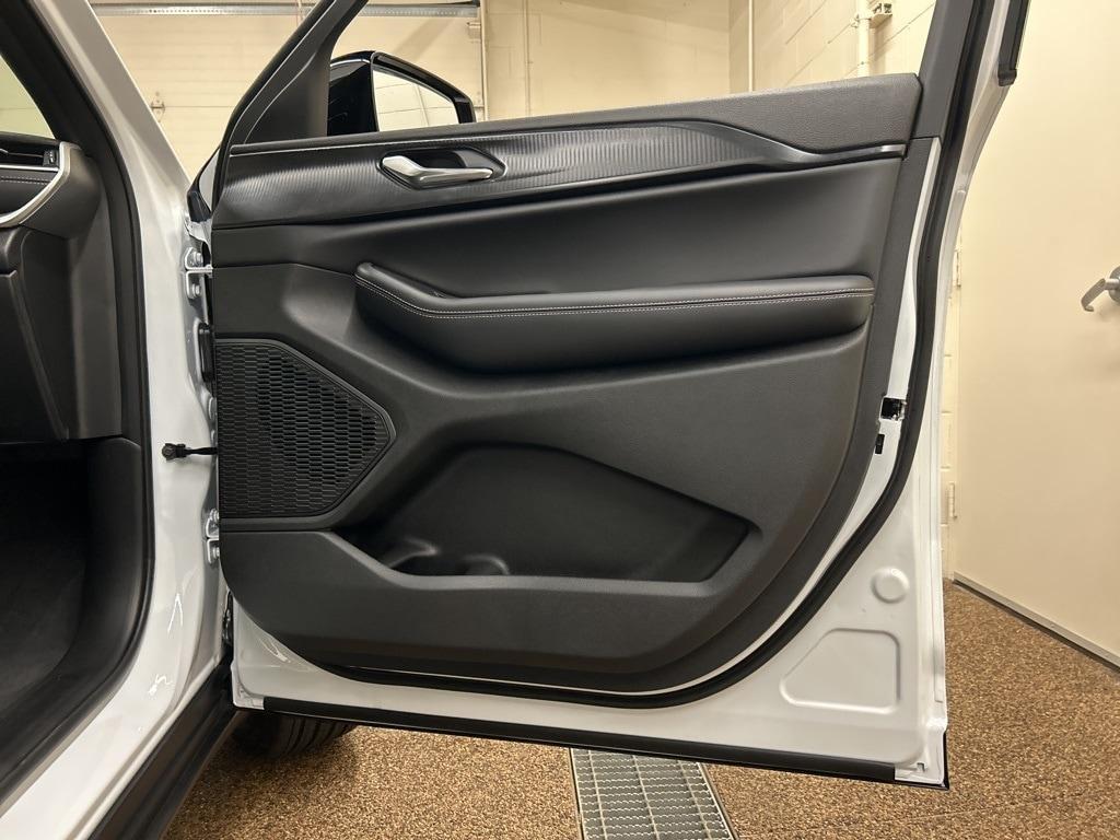 new 2025 Jeep Grand Cherokee L car, priced at $43,632