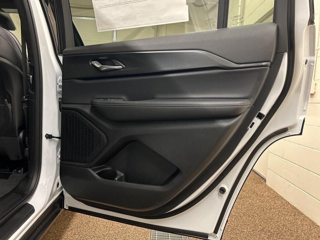 new 2025 Jeep Grand Cherokee L car, priced at $43,632