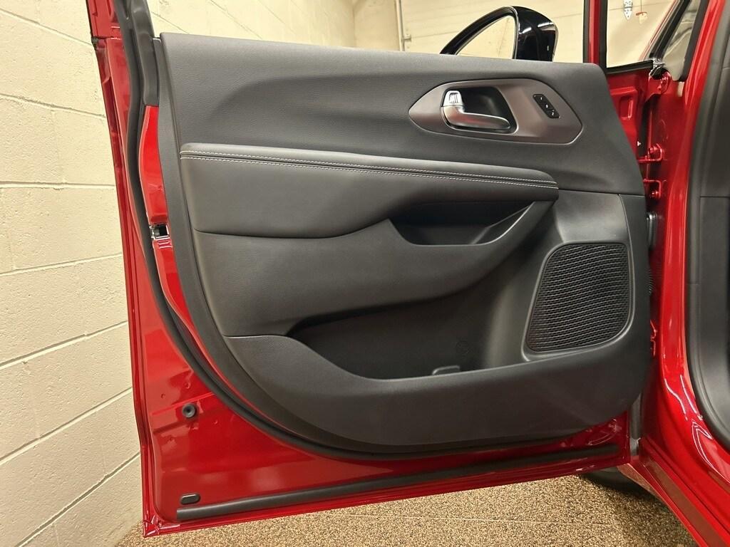 new 2026 Chrysler Pacifica car, priced at $47,199