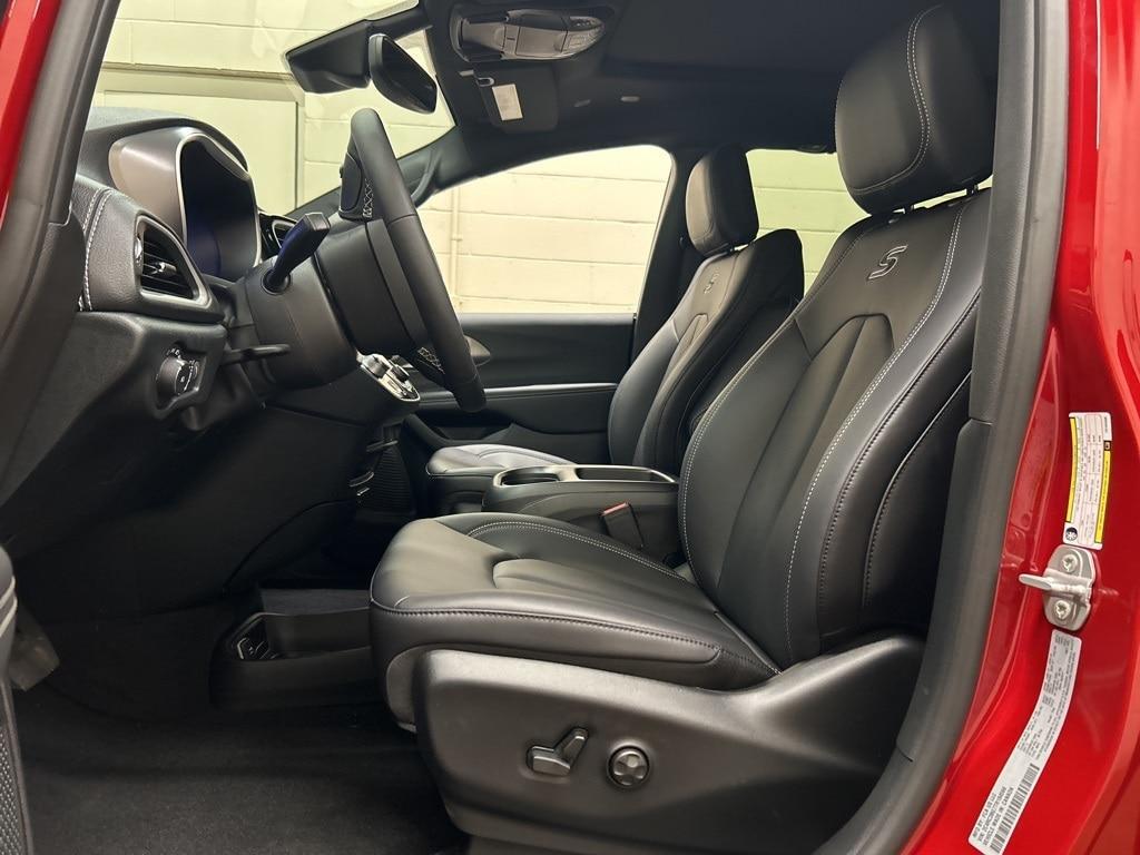 new 2026 Chrysler Pacifica car, priced at $47,199