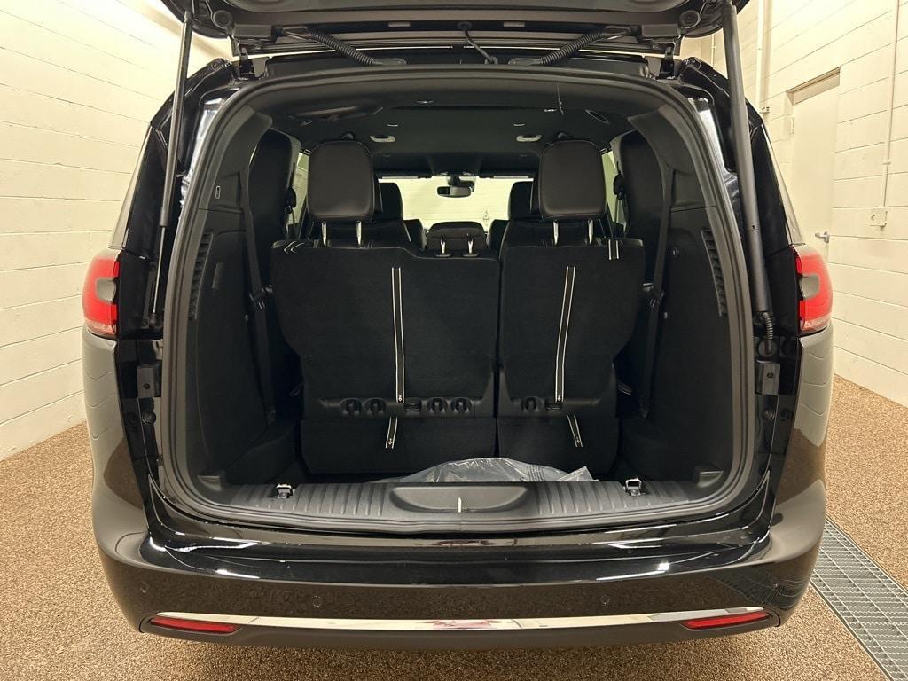 new 2025 Chrysler Pacifica car, priced at $41,596