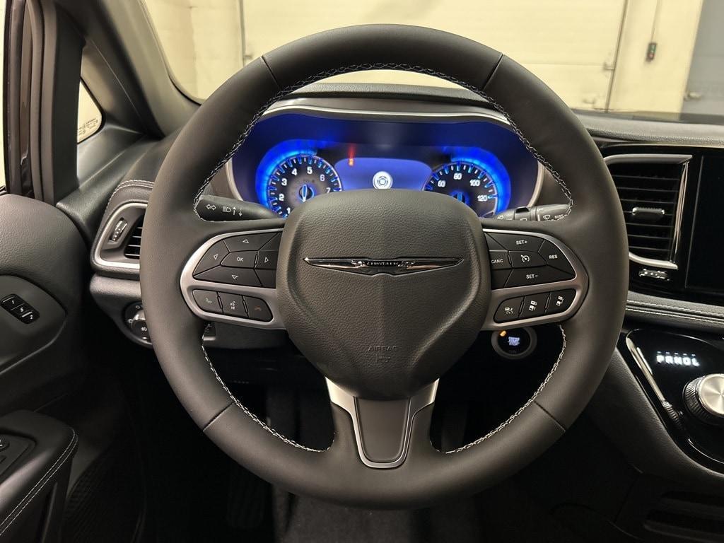 new 2025 Chrysler Pacifica car, priced at $41,596