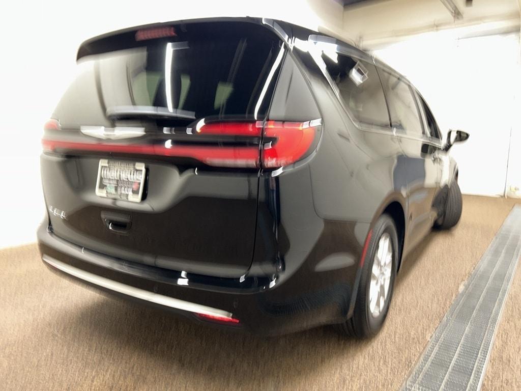 new 2025 Chrysler Pacifica car, priced at $41,596