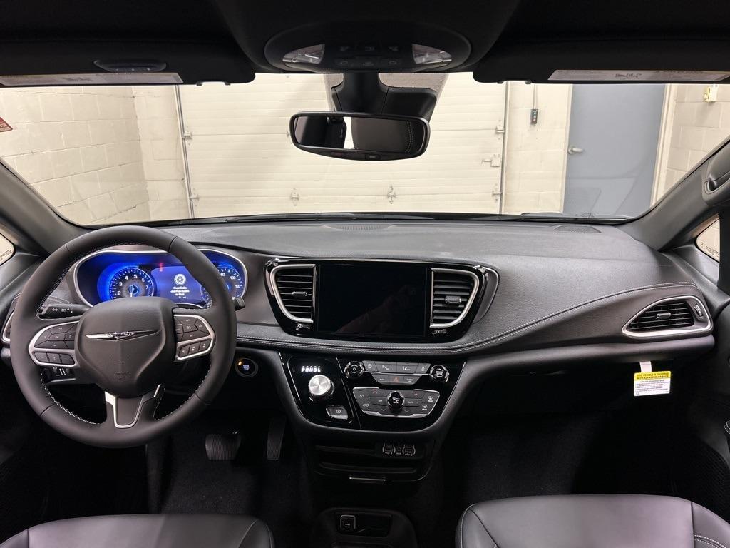 new 2025 Chrysler Pacifica car, priced at $41,596