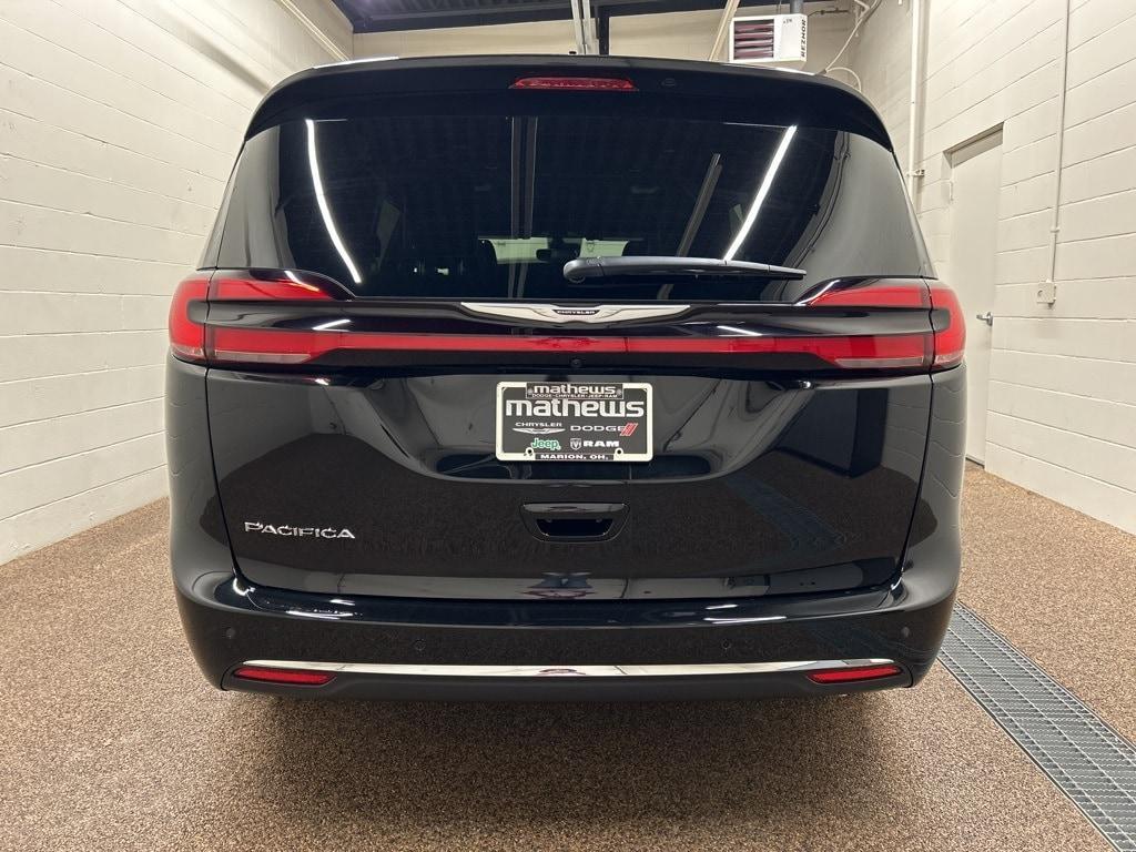 new 2025 Chrysler Pacifica car, priced at $41,596