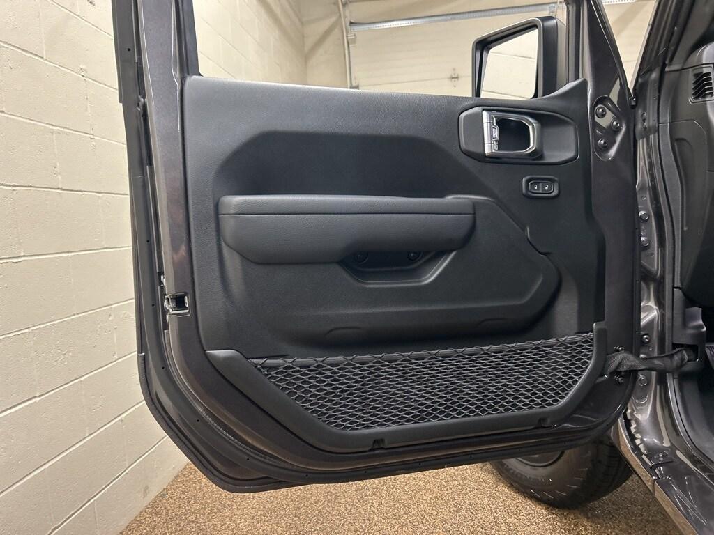 new 2025 Jeep Wrangler car