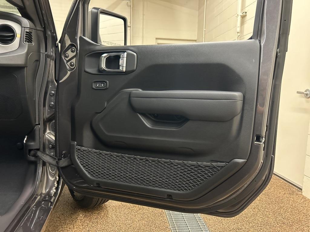 new 2025 Jeep Wrangler car, priced at $36,577