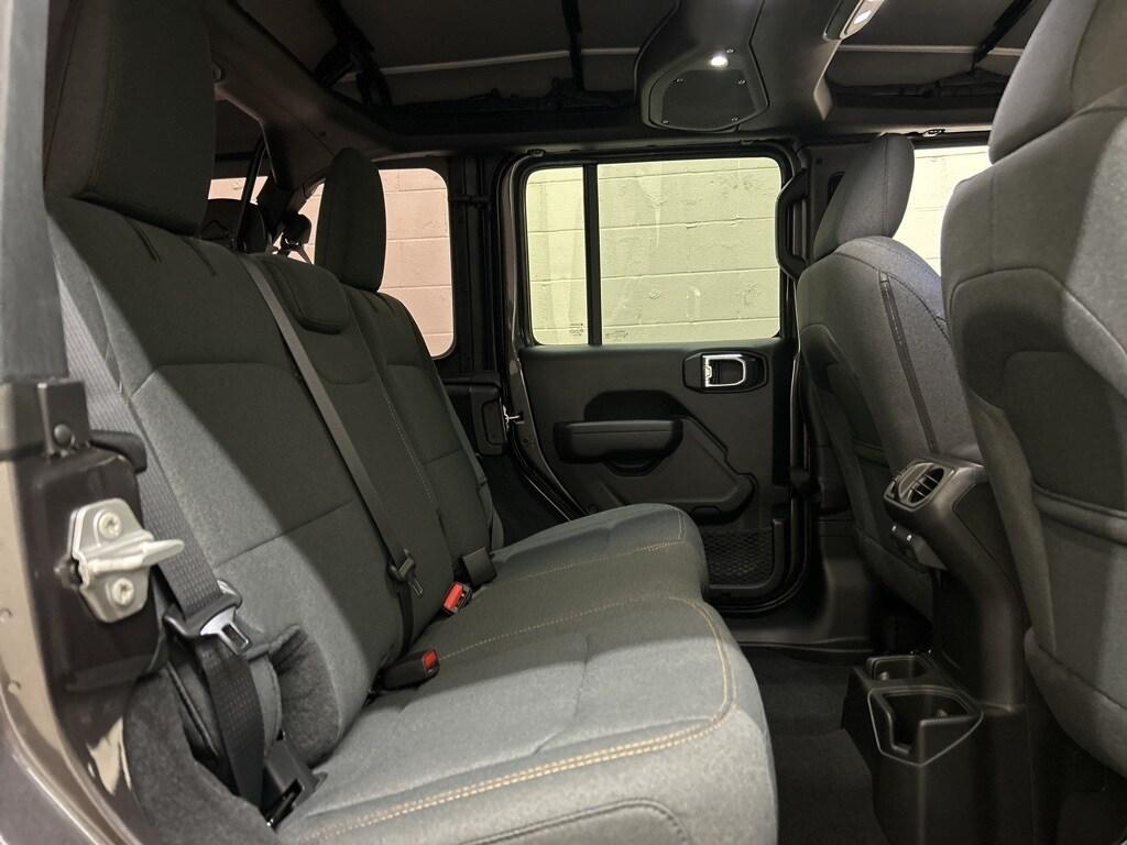 new 2025 Jeep Wrangler car