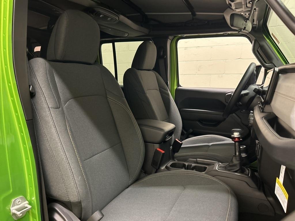 new 2025 Jeep Wrangler car, priced at $37,577