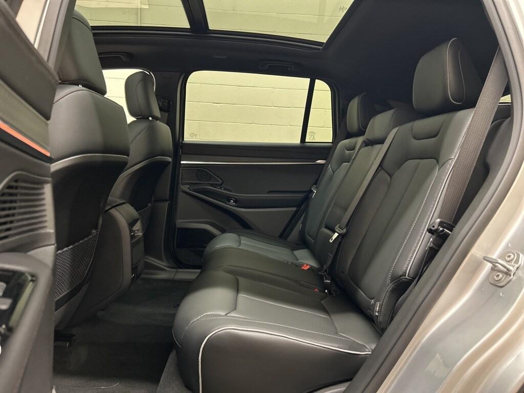 new 2025 Jeep Wagoneer S car